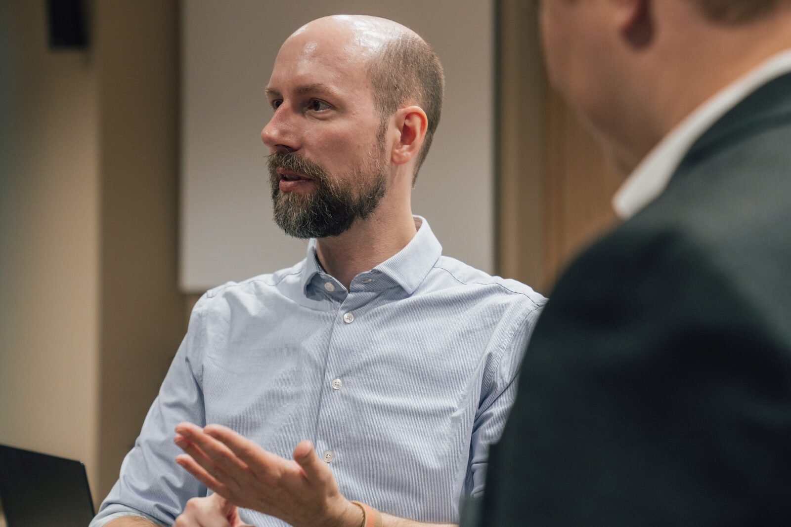 Christian Schulze in a one-on-one coaching conversation